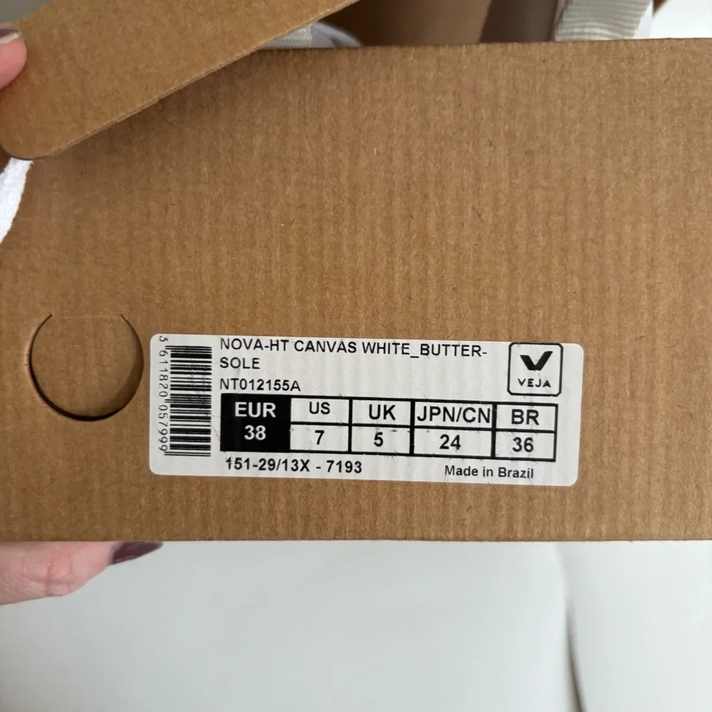 NIB Veja Nova HT Sneakers Canvas White Butter Sole Size 7 - Picture 8 of 8